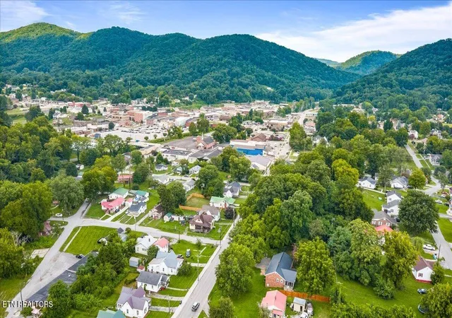 4th image of 503 S Indiana Ave, La Follette, TN 37766 | MLS# 1348056