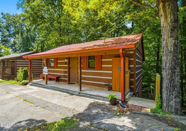 Homes for sale in Pigeon Forge, TN | 2684 Valley Heights Dr, Pigeon Forge, TN 37863 | MLS# 1347619