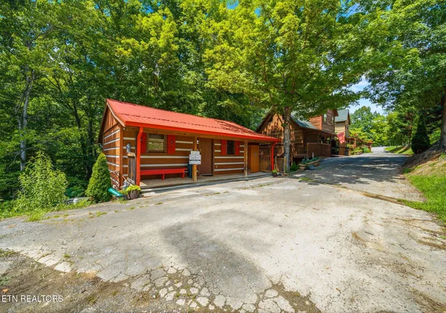 Homes for sale in Pigeon Forge, TN | 2684 Valley Heights Dr, Pigeon Forge, TN 37863 | MLS# 1347619
