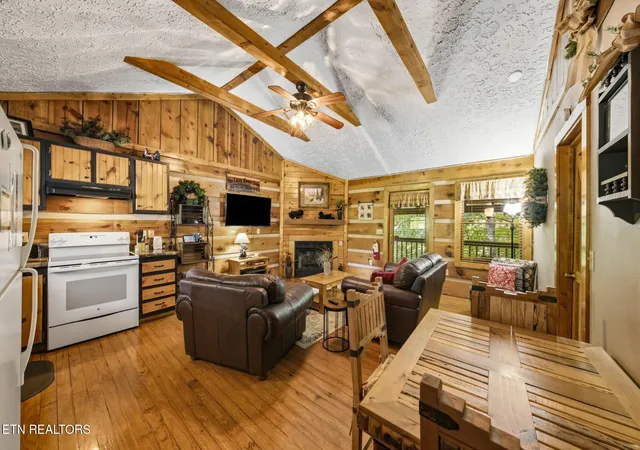 Homes for sale in Pigeon Forge, TN | 2684 Valley Heights Dr, Pigeon Forge, TN 37863 | MLS# 1347619