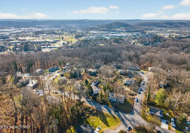 Homes for sale in Oak Ridge, TN | 147 Waddell Cir, Oak Ridge, TN 37830 | MLS# 1347613