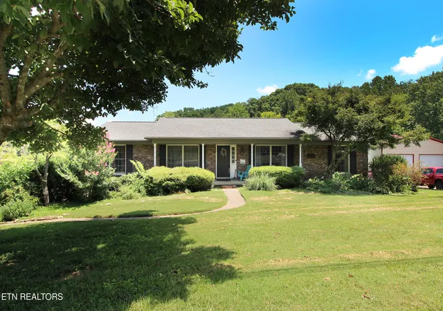 Homes for sale in Knoxville, TN | 3718 Cherrylog Rd, Knoxville, TN 37921 | MLS# 1348063