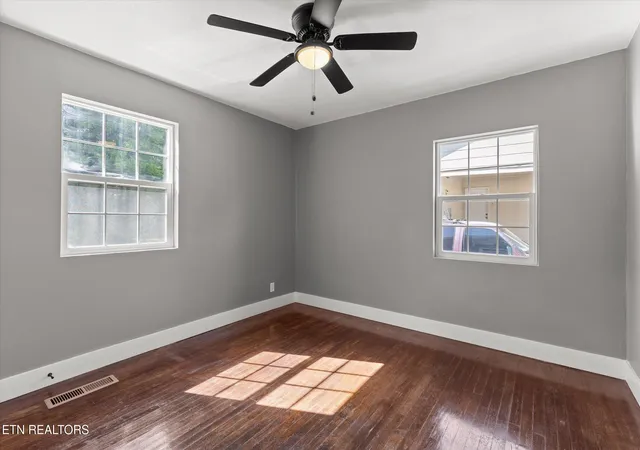 Photo 3 of Single family home for sale at 712 Parkview Dr, Chattanooga, TN 37411 | MLS# 1347694 | Listing updated on 2026-10-08