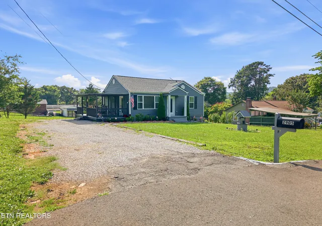 Homes for sale in Knoxville, TN | 2905 Atoka Ln, Knoxville, TN 37917 | MLS# 1347723