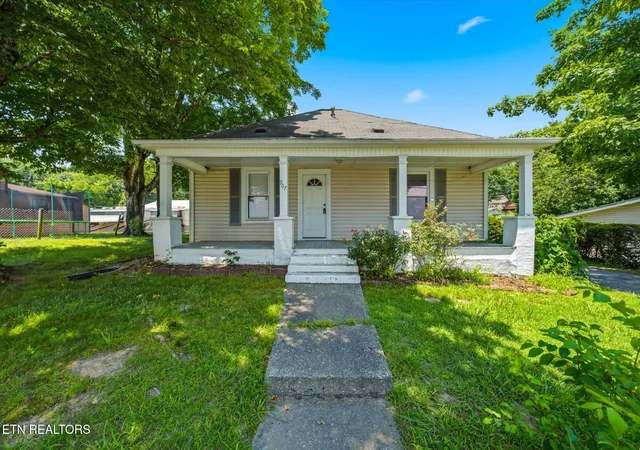 1st image of 907 W 2nd Ave, Lenoir City, TN 37771 | MLS# 1347926