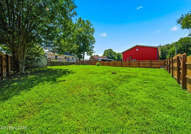 23rd image of 907 W 2nd Ave, Lenoir City, TN 37771 | MLS# 1347926