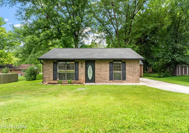 Homes for sale in Knoxville, TN | 4905 Angelia Dr, Knoxville, TN 37921 | MLS# 1347952