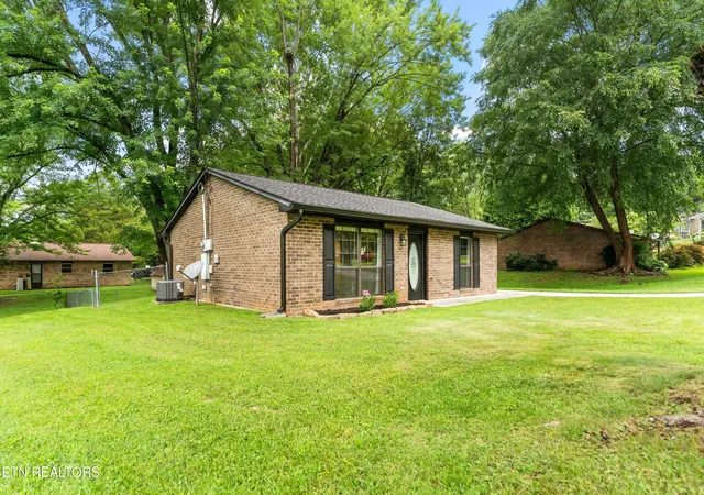 Homes for sale in Knoxville, TN | 4905 Angelia Dr, Knoxville, TN 37921 | MLS# 1347952