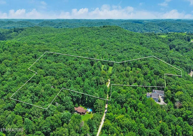 3rd image of 222 Foxfire Ln, Kingston, TN 37763 | MLS# 1347717