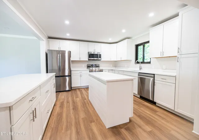 2nd image of 107 Garnet Ln, Oak Ridge, TN 37830 | MLS# 1347801