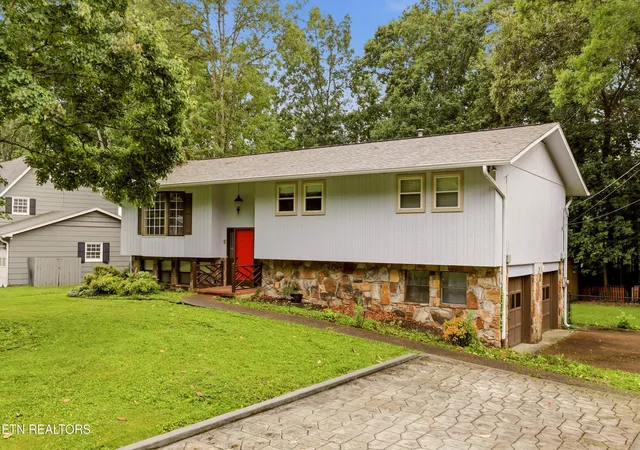 Photo 2 of Single family home for sale at 1819 Northwood Dr, Knoxville, TN 37923 | MLS# 1348116 | Listing updated on 2026-09-16