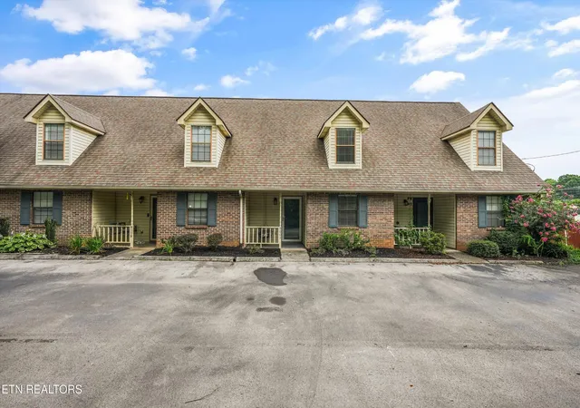 Homes for sale in Knoxville, TN | 9005 Fountain Brook Ln, Knoxville, TN 37923 | MLS# 1348198