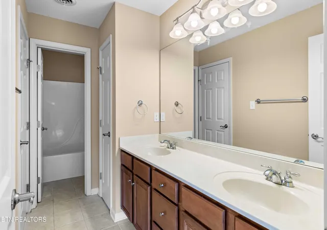 Photo 4 of Single family home for sale at 3331 Cliffbranch Ln, Knoxville, TN 37931 | MLS# 1347862 | Listing updated on 2026-08-27
