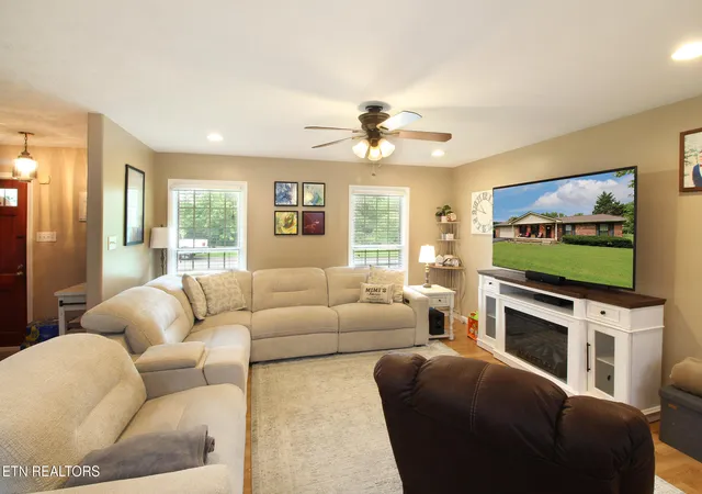 3rd image of 6613 Hummer Ln, Knoxville, TN 37912 | MLS# 1348192