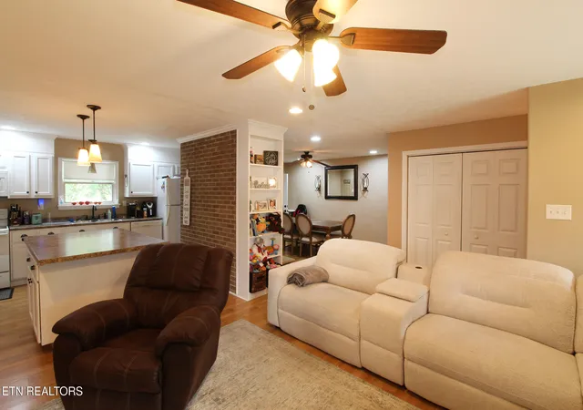 Photo 4 of Sale Pending at 6613 Hummer Ln, Knoxville, TN 37912 | MLS# 1348192 | Listing updated on 2026-09-02