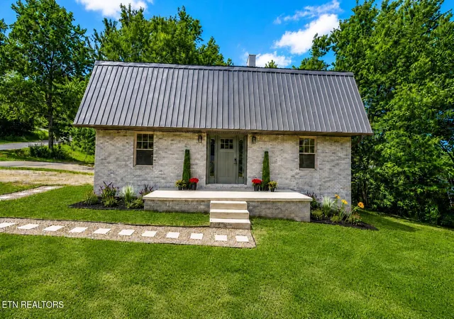 2nd image of 382 Tanasi Dr, Newport, TN 37821 | MLS# 1347891