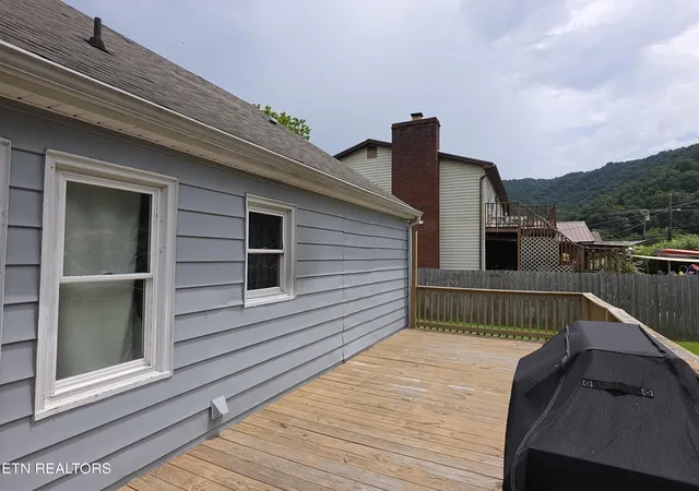 Homes for sale in Loyall, KY | 20 2Nd Rio Vista St, Loyall, KY 40854 | MLS# 1347842
