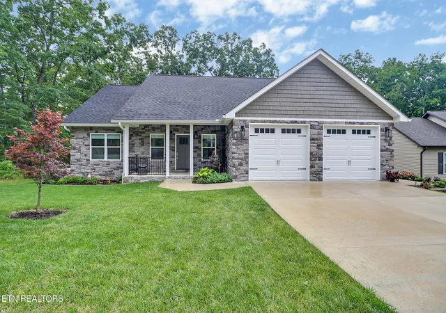 Photo 1 of Single family home for sale at 27 Ashford Pl, Crossville, TN 38558 | MLS# 1347983 | Listing updated on 2026-07-13