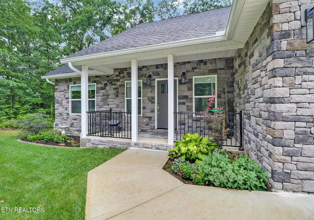 Photo 4 of Single family home for sale at 27 Ashford Pl, Crossville, TN 38558 | MLS# 1347983 | Listing updated on 2026-07-13