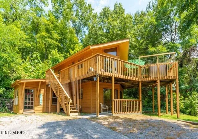 Photo 2 of Single family home for sale at 2033 Luzerne Dr, Gatlinburg, TN 37738 | MLS# 1347998 | Listing updated on 2026-09-04