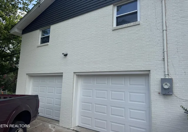 3rd image of 403 Hickory St, Clinton, TN 37716 | MLS# 1347942