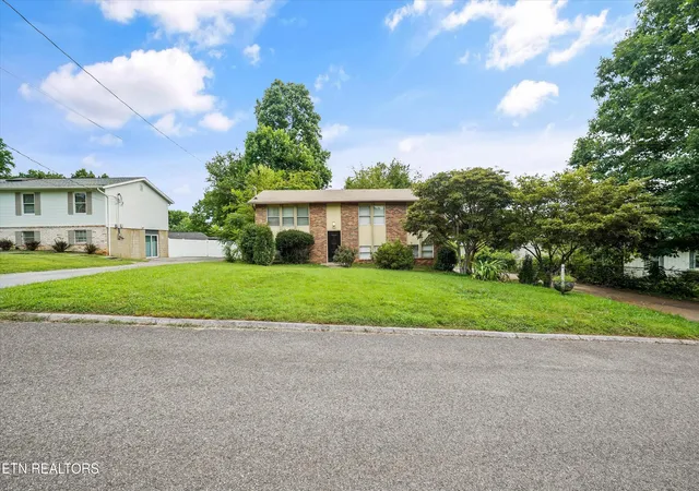 Photo 2 of Sale Pending at 5501 Malmsbury Rd, Knoxville, TN 37921 | MLS# 1348094 | Listing updated on 2026-08-22