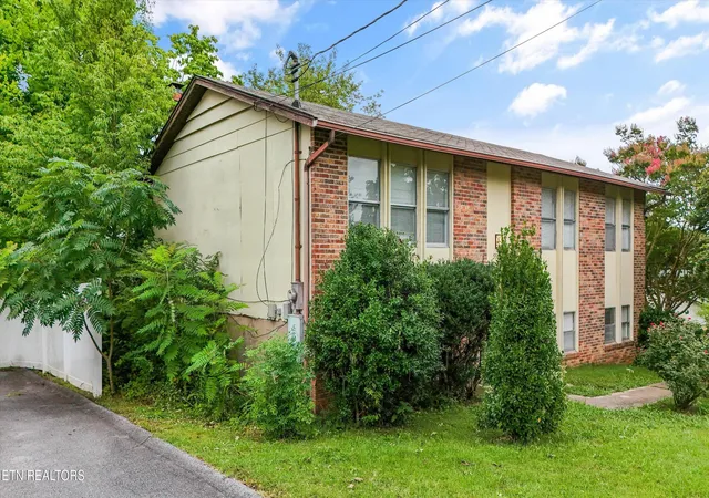 Photo 3 of Sale Pending at 5501 Malmsbury Rd, Knoxville, TN 37921 | MLS# 1348094 | Listing updated on 2026-08-22