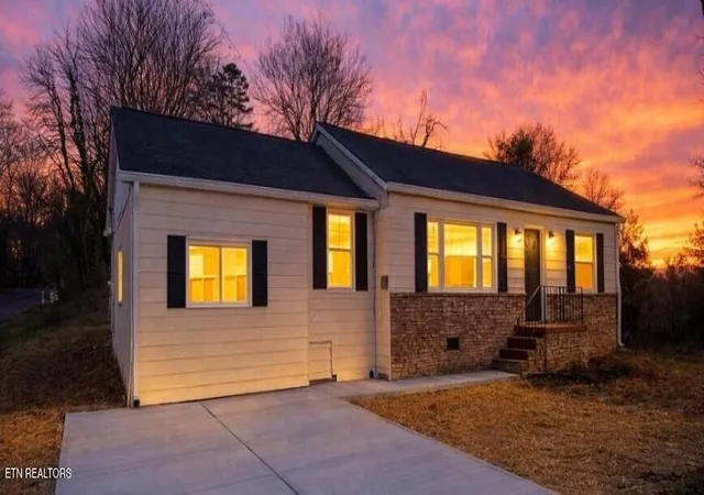 Photo 1 of Single family home for sale at 2204 Bradshaw Garden Rd, Knoxville, TN 37912 | MLS# 1348000 | Listing updated on 2026-08-29
