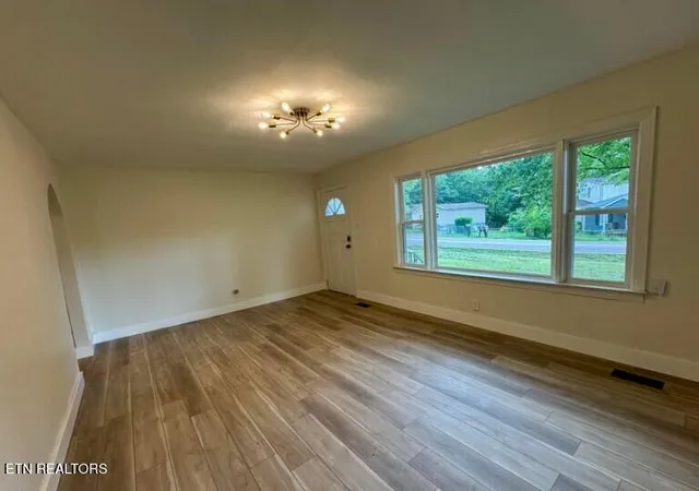 Photo 3 of Single family home for sale at 2204 Bradshaw Garden Rd, Knoxville, TN 37912 | MLS# 1348000 | Listing updated on 2026-08-29