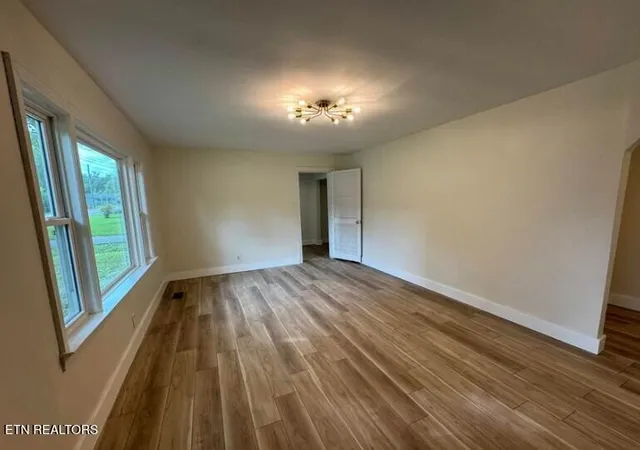 Photo 3 of Single family home for sale at 2204 Bradshaw Garden Rd, Knoxville, TN 37912 | MLS# 1348000 | Listing updated on 2026-08-29