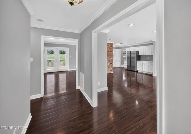 Photo 3 of Single family home for sale at 1221 Southbreeze Cir, Knoxville, TN 37919 | MLS# 1347977 | Listing updated on 2026-08-21