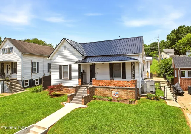 2nd image of 409 W 1st Ave, Lenoir City, TN 37771 | MLS# 1348043