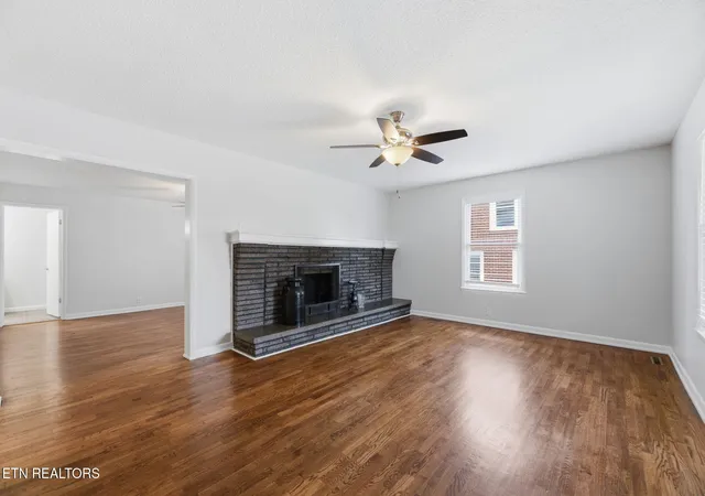 3rd image of 409 W 1St Ave, Lenoir City, TN 37771 | MLS# 1348043