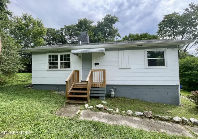 1st image of 104 Vista Rd, Oak Ridge, TN 37830 | MLS# 1348076