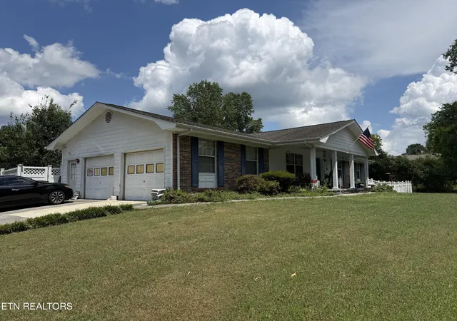 Photo 2 of Single family home for sale at 2505 Kenwood Dr, Athens, TN 37303 | MLS# 1348041 | Listing updated on 2026-09-24