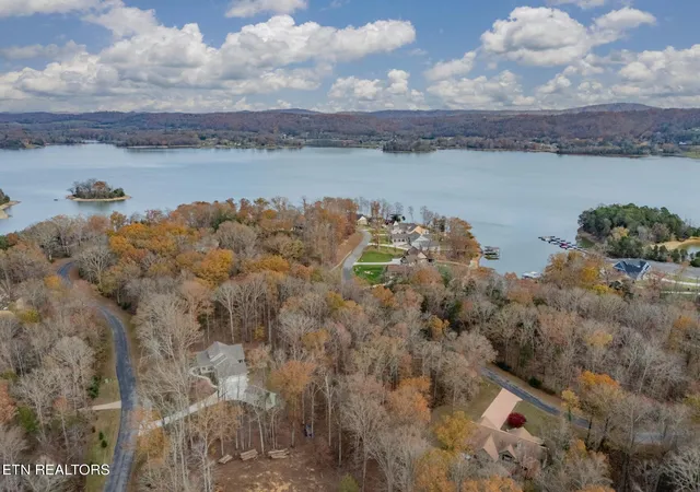 Photo 3 of Sale Pending at 212 E Shore Dr, Rockwood, TN 37854 | MLS# 1348060 | Listing updated on 2026-09-18