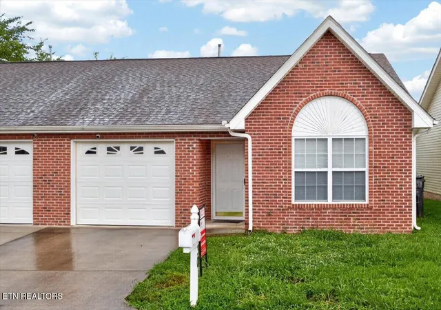 1st image of 4930 Grigsby Gate Wy, Knoxville, TN 37912 | MLS# 1348100