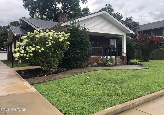 Homes for sale in Middlesboro, KY | 2909 W Cumberland Ave, Middlesboro, KY 40965 | MLS# 1348099