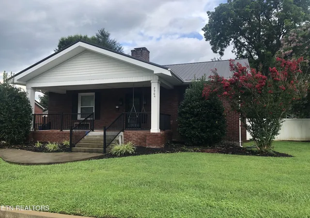Homes for sale in Middlesboro, KY | 2909 W Cumberland Ave, Middlesboro, KY 40965 | MLS# 1348099