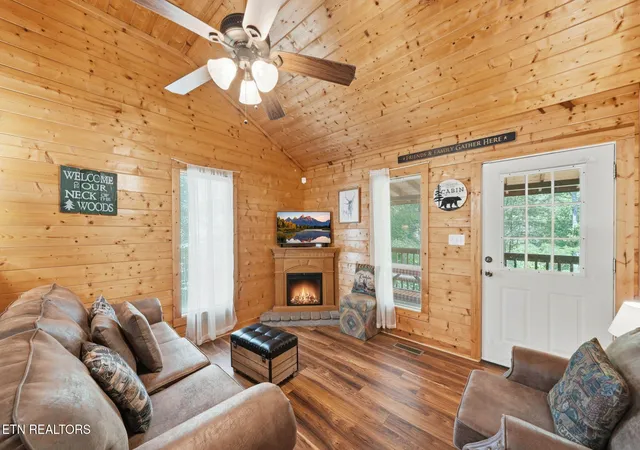 Photo 3 of Single family home for sale at 2230 Cove Crk Dr, Sevierville, TN 37862 | MLS# 1348095 | Listing updated on 2026-08-09