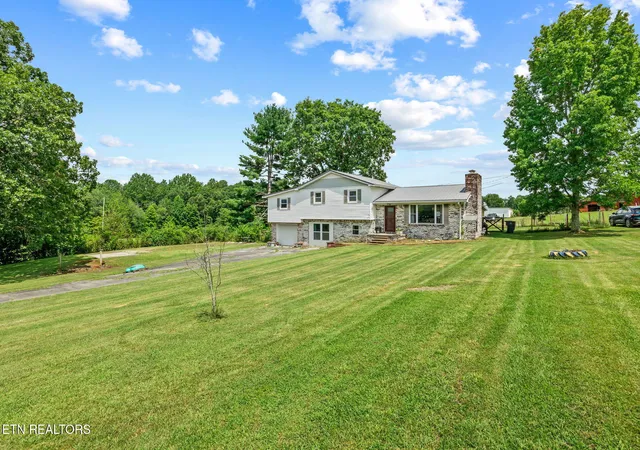 Photo 3 of Single family home for sale at 76 Spencer Ln, Crossville, TN 38571 | MLS# 1348157 | Listing updated on 2026-08-28