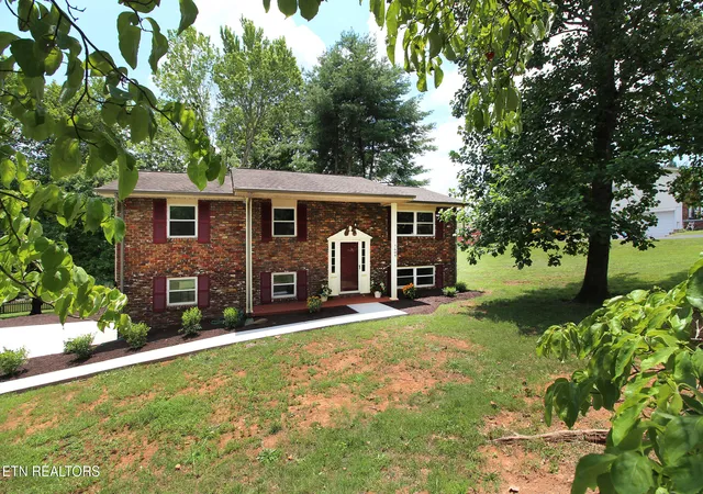 Photo 1 of Single family home for sale at 7604 Sw Kingsbury Dr, Knoxville, TN 37919 | MLS# 1348119 | Listing updated on 2026-09-14