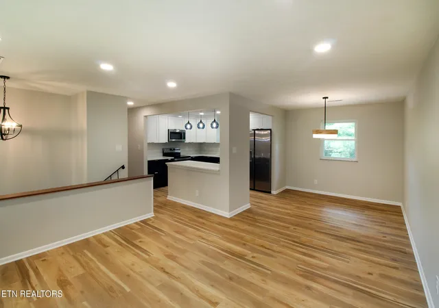Photo 2 of Single family home for sale at 7604 Sw Kingsbury Dr, Knoxville, TN 37919 | MLS# 1348119 | Listing updated on 2026-09-14