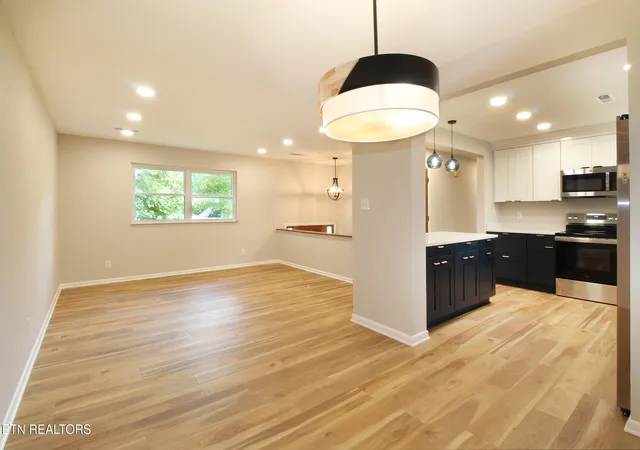 Photo 3 of Single family home for sale at 7604 SW Kingsbury Dr, Knoxville, TN 37919 | MLS# 1348119 | Listing updated on 2026-09-14