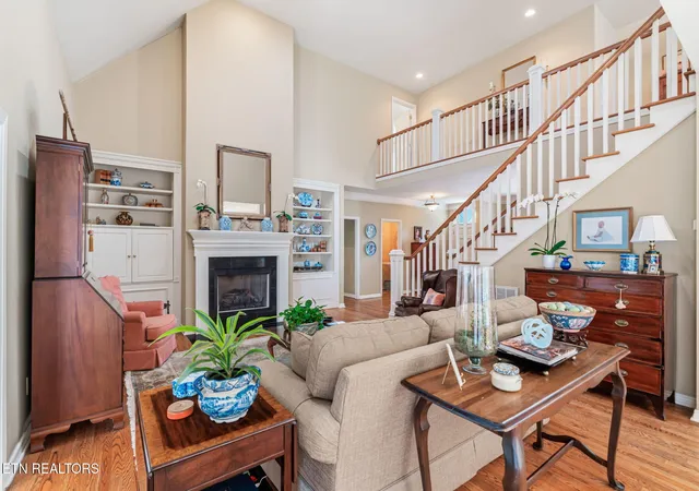 Photo 3 of Single family home for sale at 801 Mckinley Pointe Ln, Farragut, TN 37934 | MLS# 1348163 | Listing updated on 2026-09-16