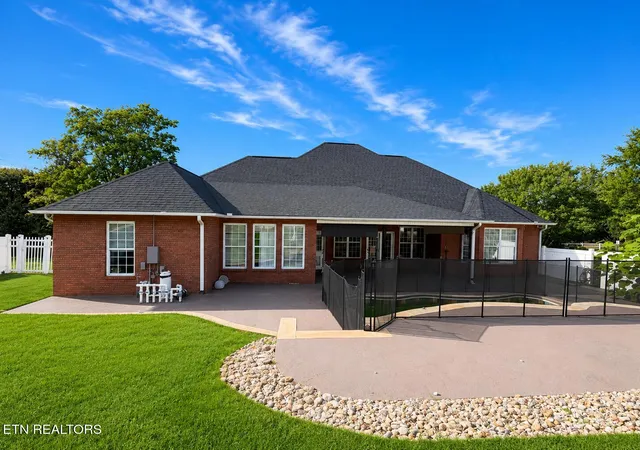 Photo 2 of Sale Pending at 3855 Elizabeth Downs Ln, Knoxville, TN 37931 | MLS# 1348214 | Listing updated on 2026-09-11