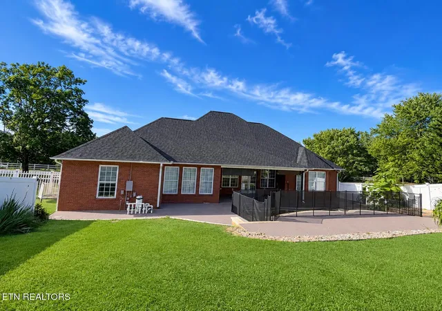Photo 3 of Sale Pending at 3855 Elizabeth Downs Ln, Knoxville, TN 37931 | MLS# 1348214 | Listing updated on 2026-09-11