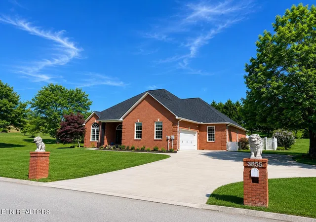 Photo 3 of Sale Pending at 3855 Elizabeth Downs Ln, Knoxville, TN 37931 | MLS# 1348214 | Listing updated on 2026-09-11