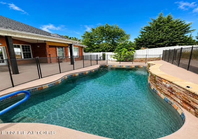 Photo 4 of Sale Pending at 3855 Elizabeth Downs Ln, Knoxville, TN 37931 | MLS# 1348214 | Listing updated on 2026-09-11