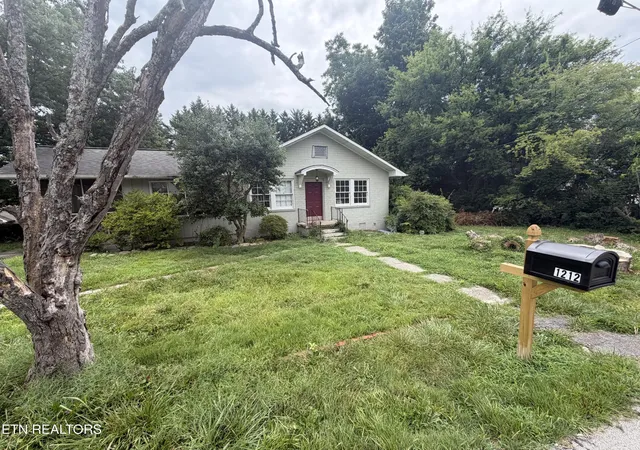 Photo 1 of Single family home for sale at 1212 Woodlawn Ave, Maryville, TN 37804 | MLS# 1348162 | Listing updated on 2026-10-11